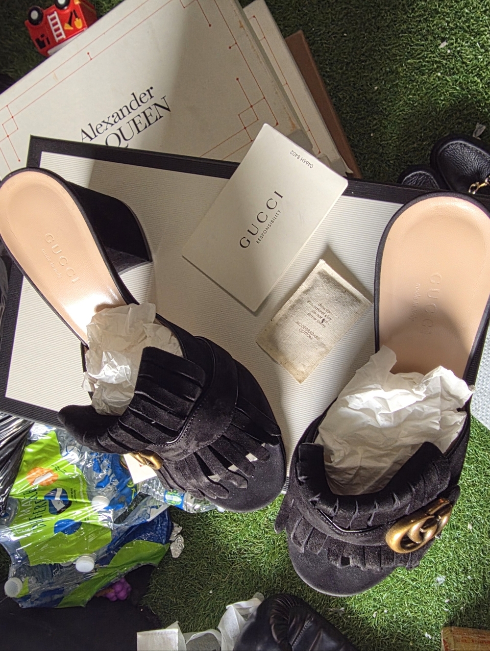 Gucci Black and Gold Mules with Luxurious Emblem - Picture 14 of 15